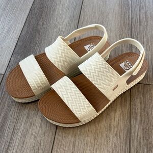 Reef Women's Cream and Tan Sandals